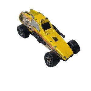 Hot Wheels Enforcer 2011 Yellow Attack Pack Dune Buggy Diecast Car